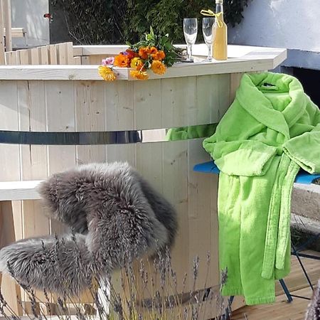 Gite La Petite Maison Horlogere Et Jacuzzi , Raquettes Les Fontenelles Exterior photo